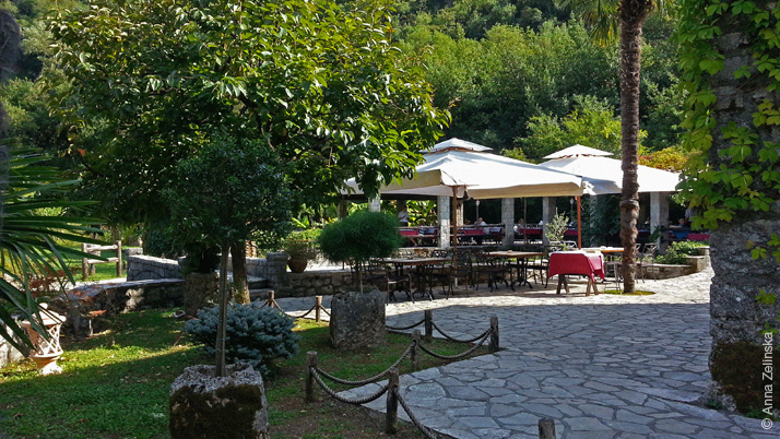 Летняя площадка ресторана Чатовича Млини, Черногория