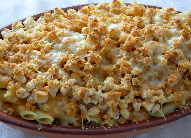 Macarrones con Queso (Macaroni and Cheese)