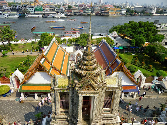View of the temple ground from Wat Arun prang