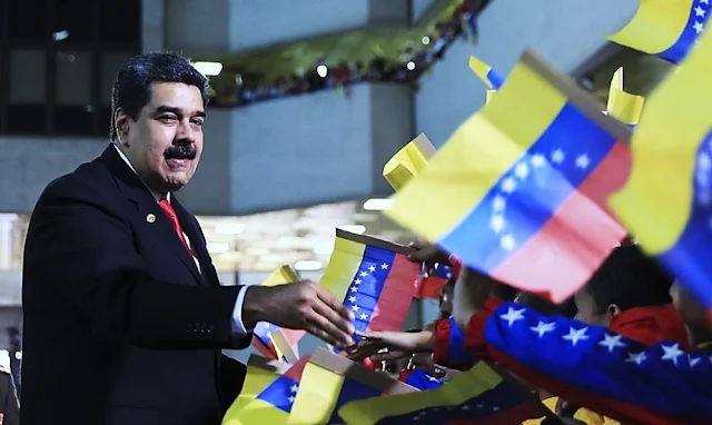 Nicolás Maduro asumió un segundo mandato de seis años, considerado ilegítimo por Estados Unidos, la Unión Europea (UE) y la mayor parte de América Latina, que amenazan con aumentar la presión contra su gobierno.