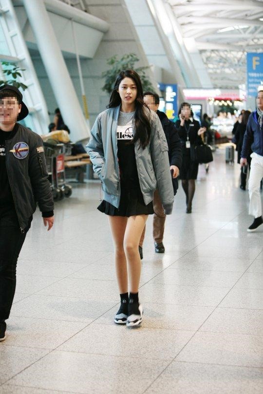 오늘자 공항 설현 기사사진 | 인스티즈