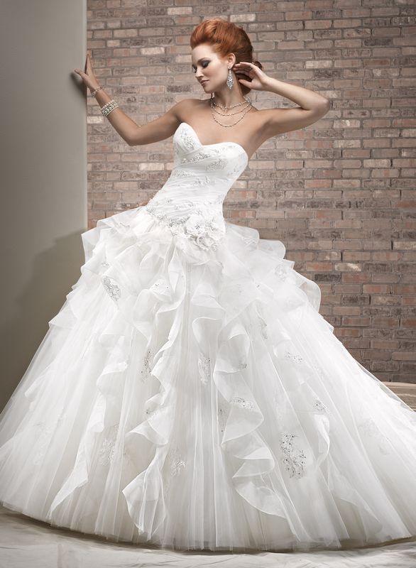 DressyBridal: Choose Ball Gown Wedding Dresses to Start the Magic