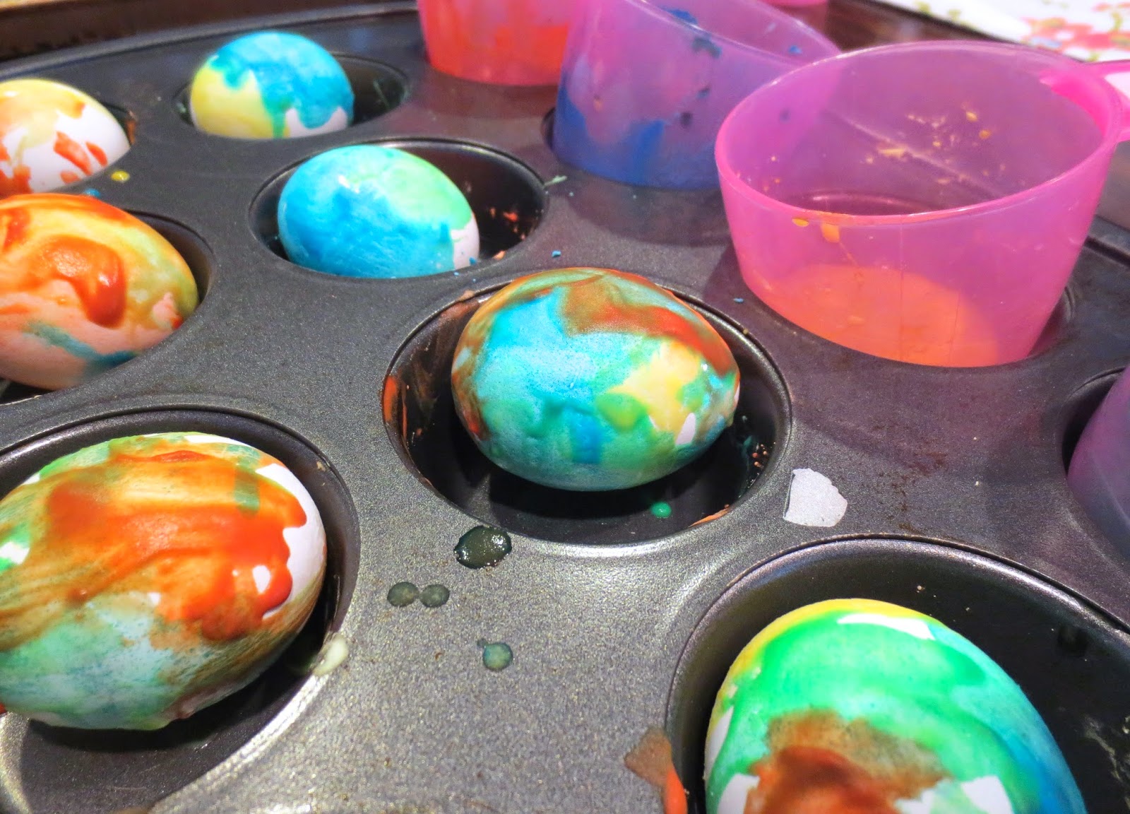 Live Inside My Bubble Volcano Eggs An Awesome Way to Dye Easter Eggs