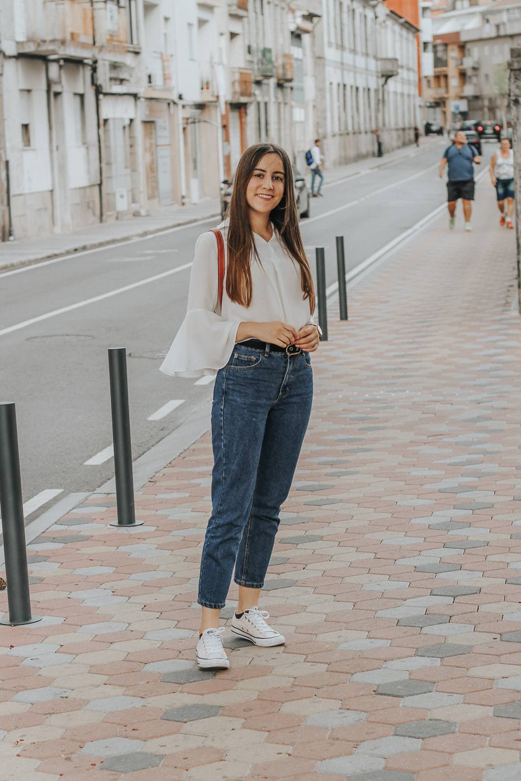 outfit_mom_jeans_white_zaful_shirt_converse_all_star