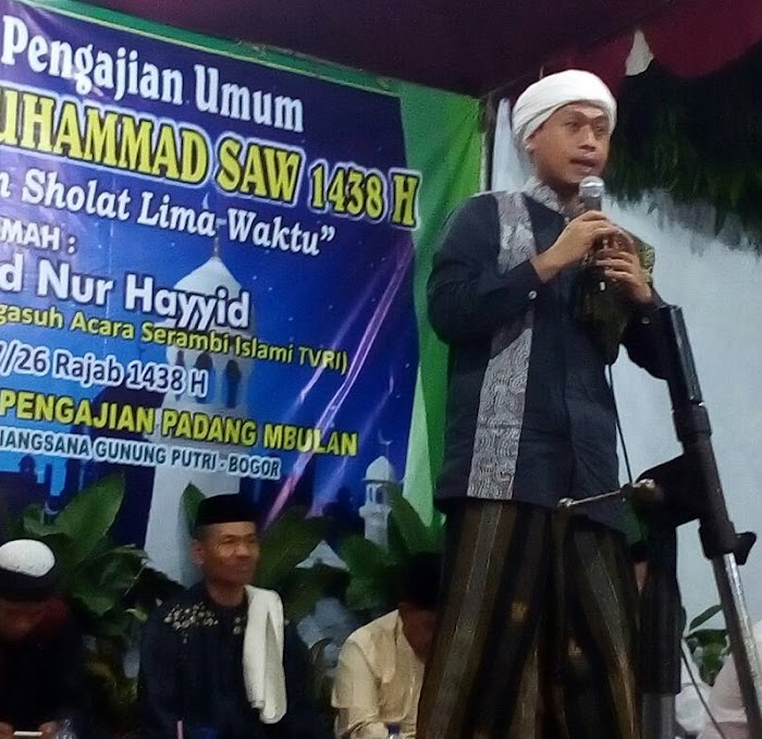 Peringatan Isra' Mi'raj Jamaah Pengajian Padang mBulan Sehatkan Jiwa dengan Sholat Lima Waktu