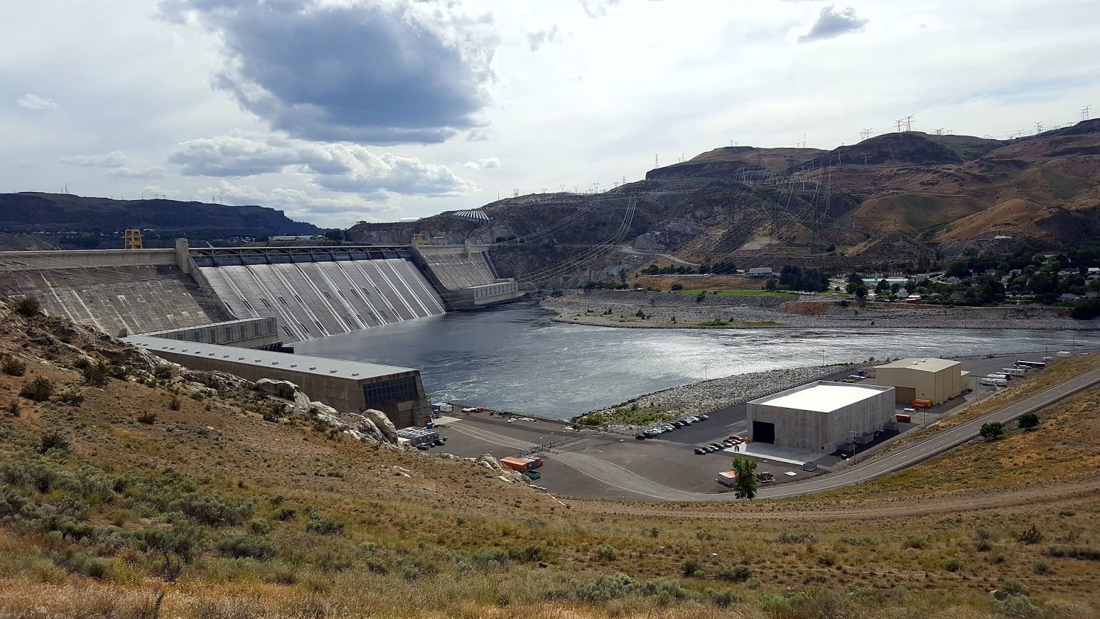 EasOn Down The Road The Grand Coulee Dam