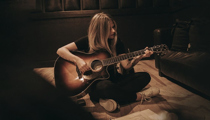 Avril Lavigne grabará un performance para uno de sus fans en su cumpleaños 36