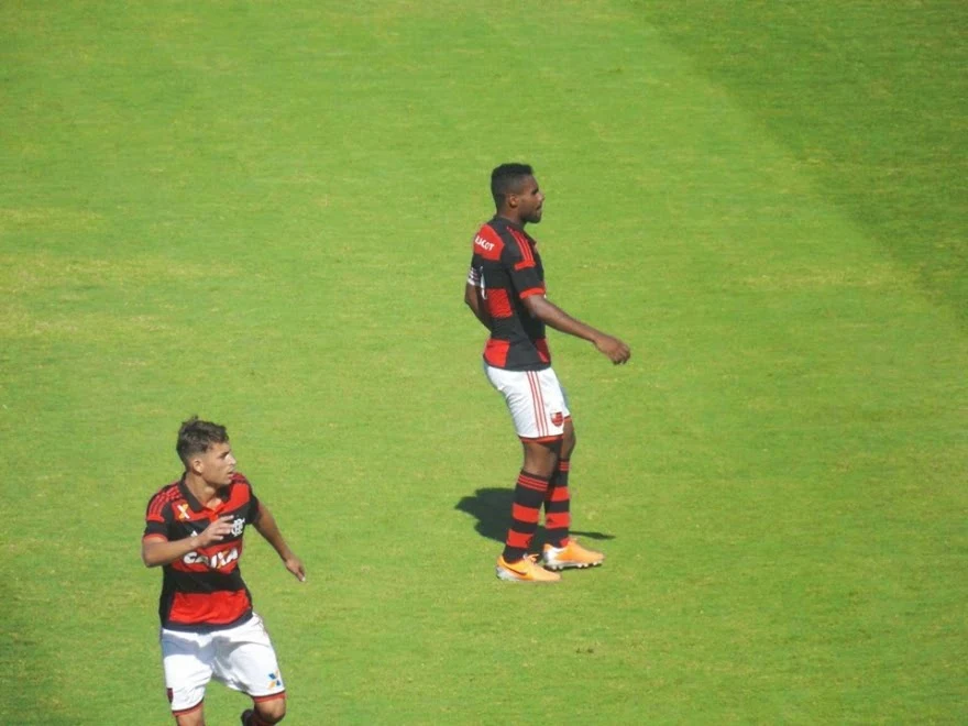 Flamengo goleia