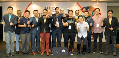 Source: WIEF IdeaLab. Source: WIEF IdeaLab. Ebrahim Patel (centre) with the top 10 startups and participating global venture capitalists after the final IdeaLab pitch.