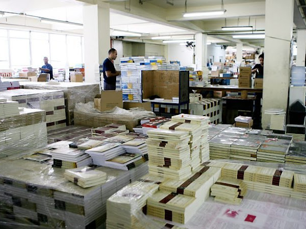 Encalhe, destruição: a superprodução de livros no Brasil