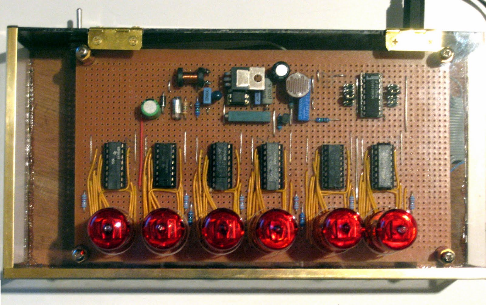 Buxtronix: A Nixie Tube clock
