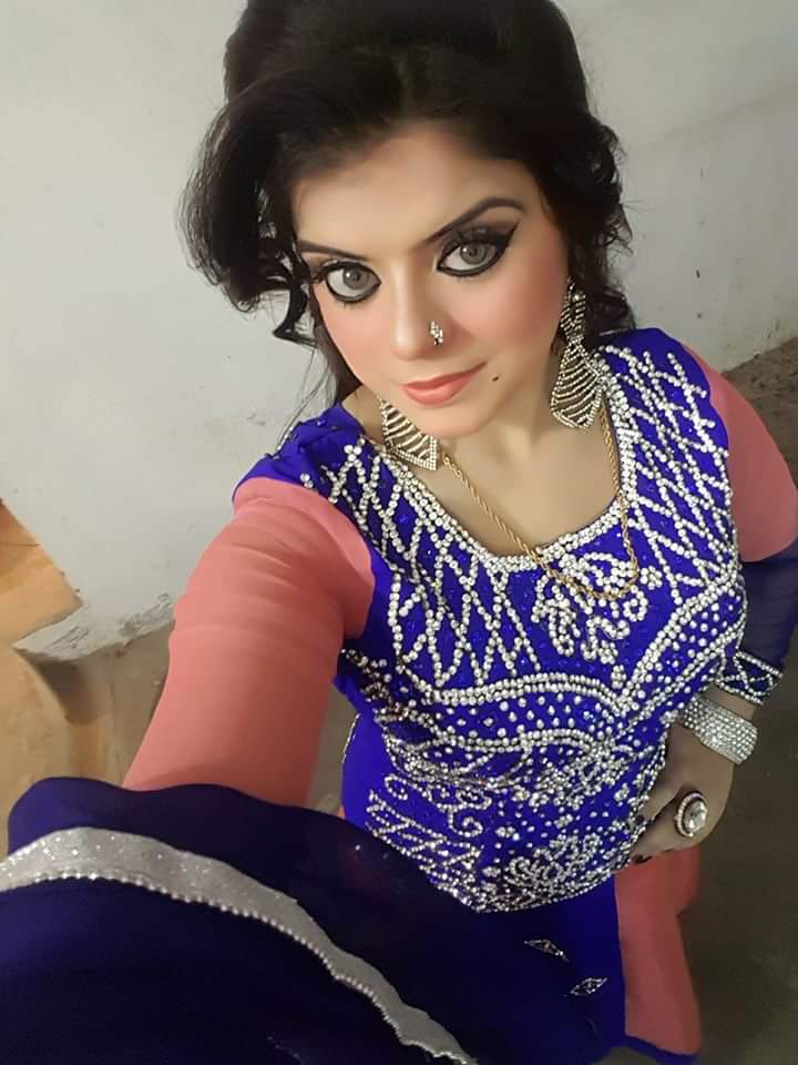Pashto And Punjabi Stage Actress And Dance Shanza Khan 
