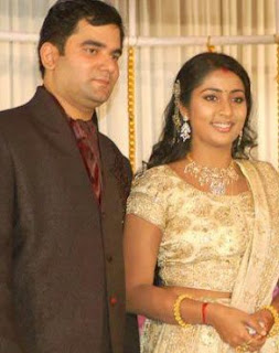 Navya Nair (Dhanya Veena) Family Husband Parents children's Marriage Photos