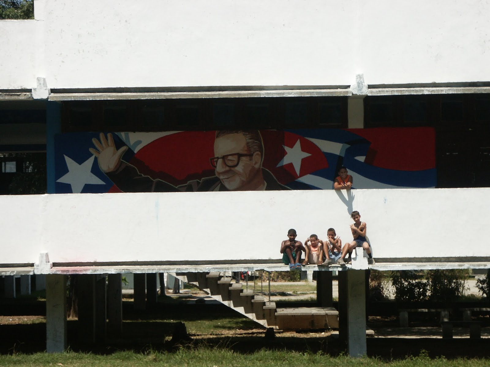 Los·Mas!!! Mural en Alamar, Cuba, Escuela Presidente Salvador Allende