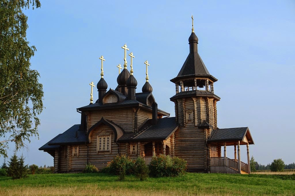 Храм с черными куполами Киров