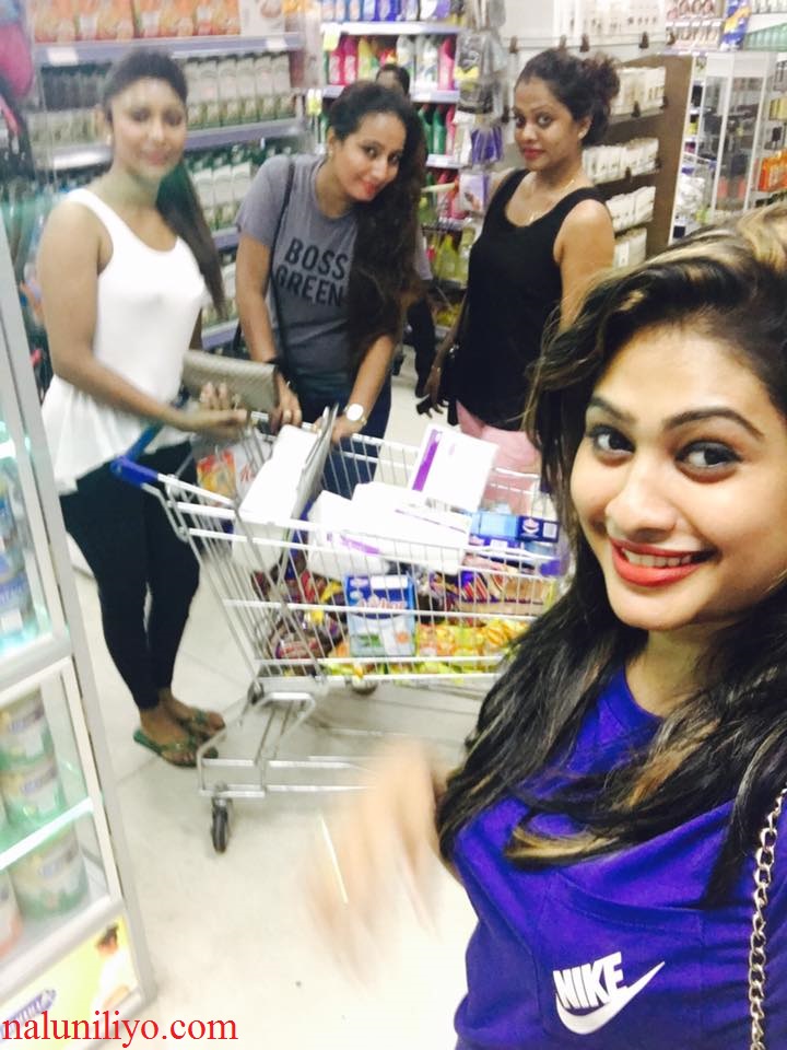 Piumi Hansamali Nipuni Wilson shopping selfies