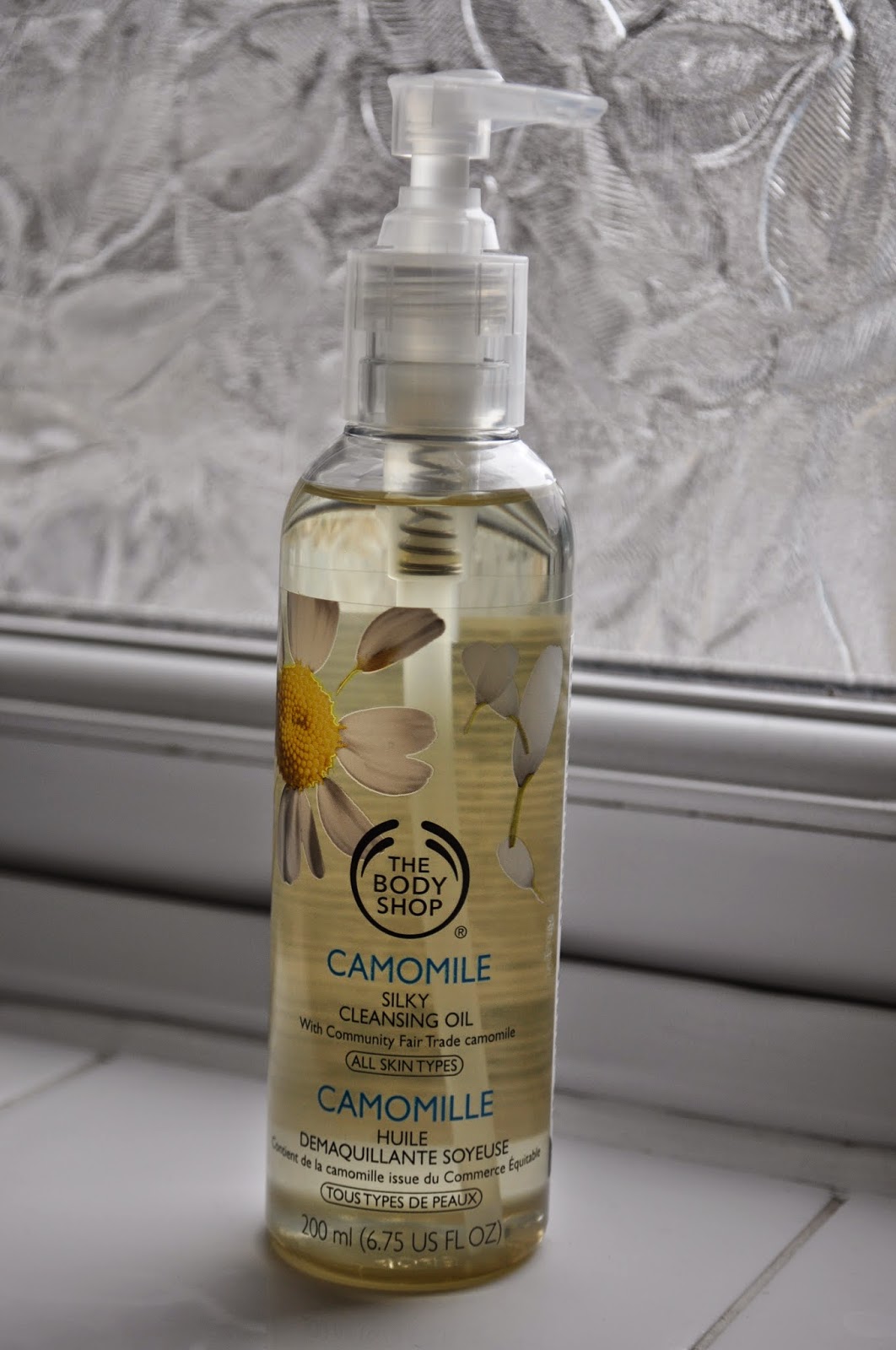 LouLouLoves. The Body Shop Camomile Cleansing OIl A Review!