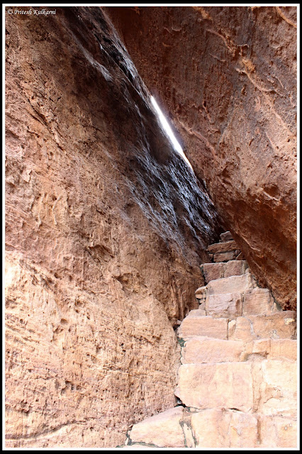 Way to Mandap, Badami Way to Mandap, Badami