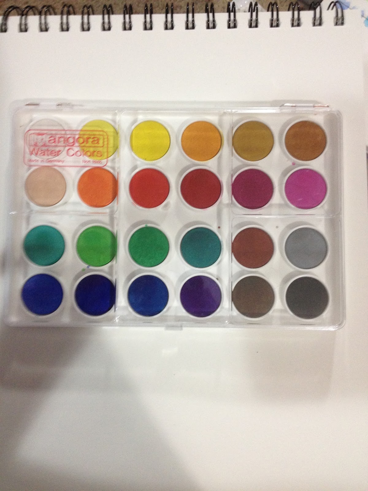 First impressions and swatches of the 12 Color Watercolor Set from Gr, water color