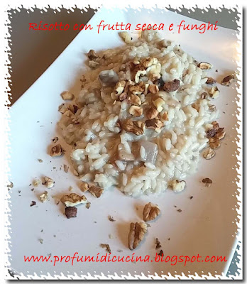 risotto con frutta secca e funghi