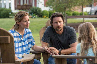 Jennifer Garner and Martin Henderson Miracles From Heaven Movie Image
