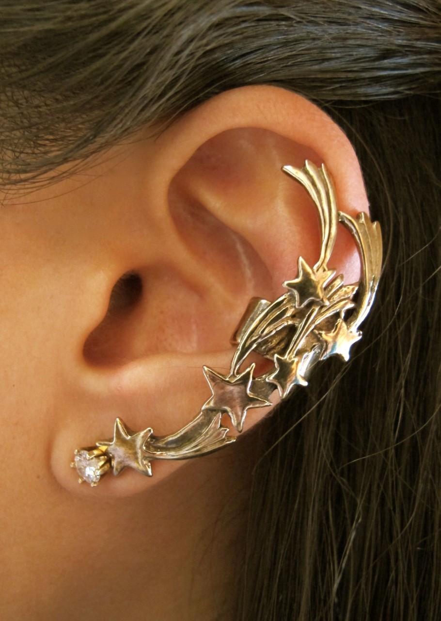 É tendência ear cuffs Chic por Chic