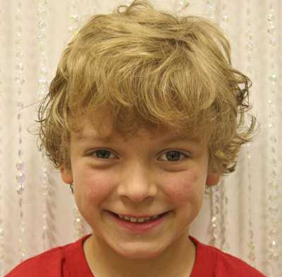 rambut ikal gaya shaggy untuk anak laki-laki 32016584