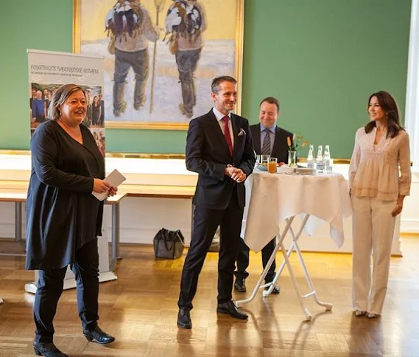 Crown Princess Mary attended a reception of 10th anniversary of establishment of Intergroup Parliamentarian Network. Pricess Mary wore pants, blouse, shoes style