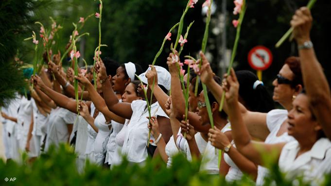 http://3.bp.blogspot.com/-VNBWpyKlW2g/Td6UuurKT4I/AAAAAAAAU6A/kkMaB8EdyRs/s1600/Members+of+the+Cuban+dissident+group+Ladies+in+White+demonstrate+in+Havana.jpg