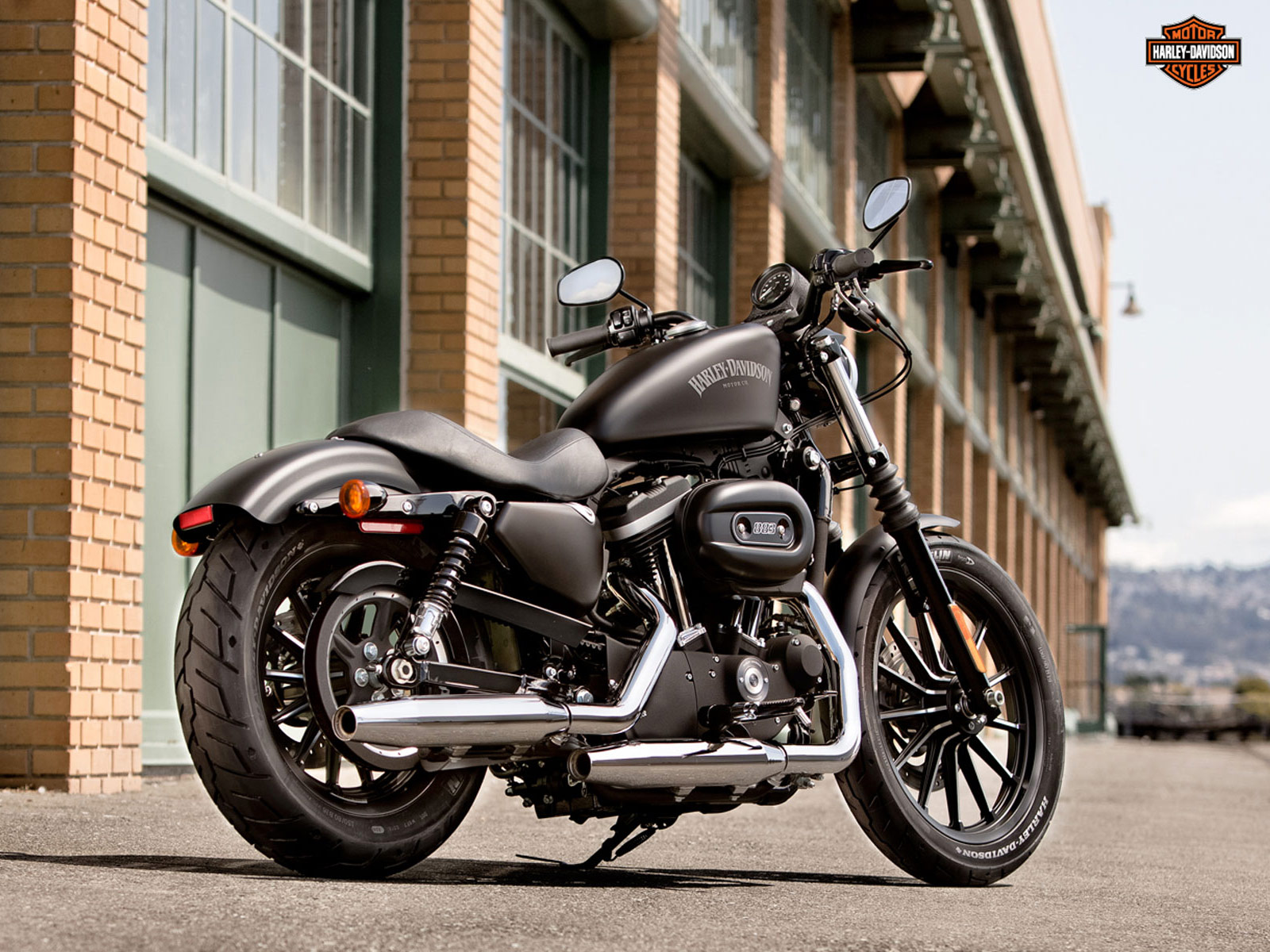2013 XL883N Iron 883 HarleyDavidson pictures, specifications