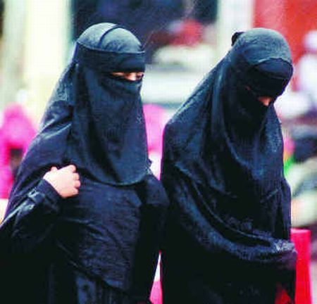 veiled-muslim-women_73331.jpg