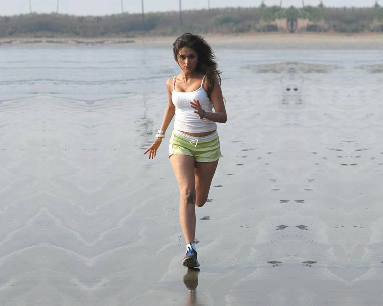 Aarti Chhabria Beach Hot Sex Picture