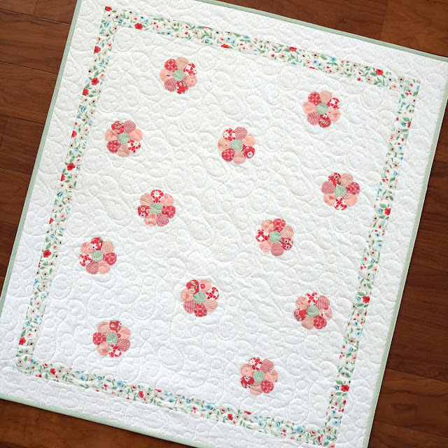 Sweet Daisy baby quilt by Andy of A Bright Corner.  Quilt pattern from A Stitch In Time english paper piecing book by Sharon Burgess