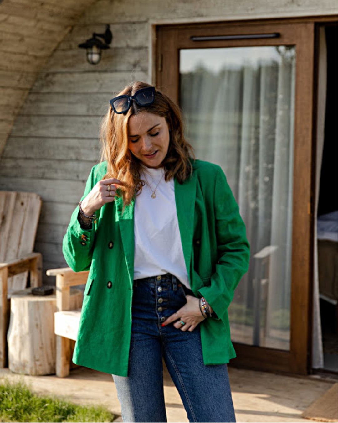 green blazer with jeans