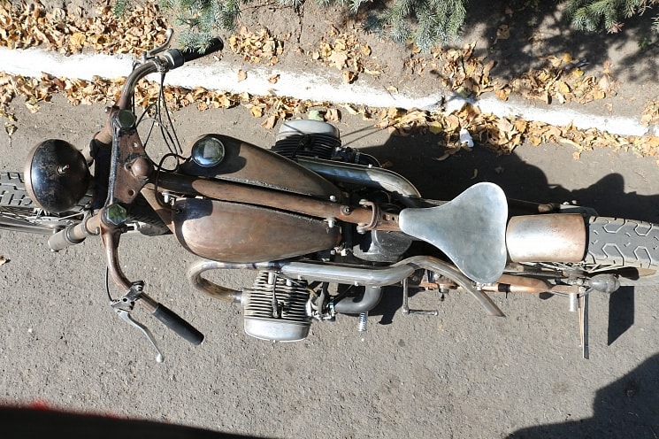 a view on the rat styled Ural board tracker from the top