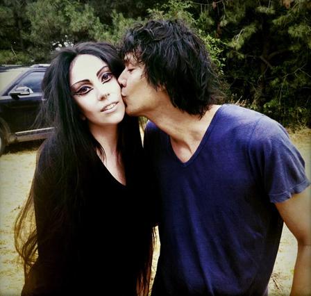 321970_269634539722691_137917989561014_1