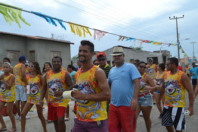 Bloco SOKNELA anima foliões em barreiras