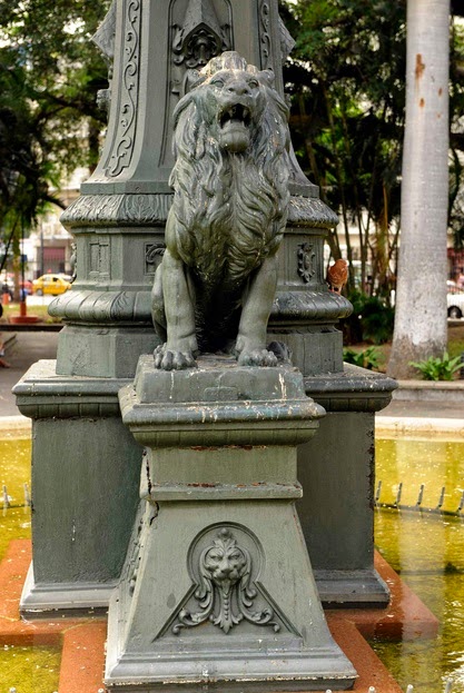 Atractivos turísticos de la ciudad de Guayaquil Fuente de los Leones