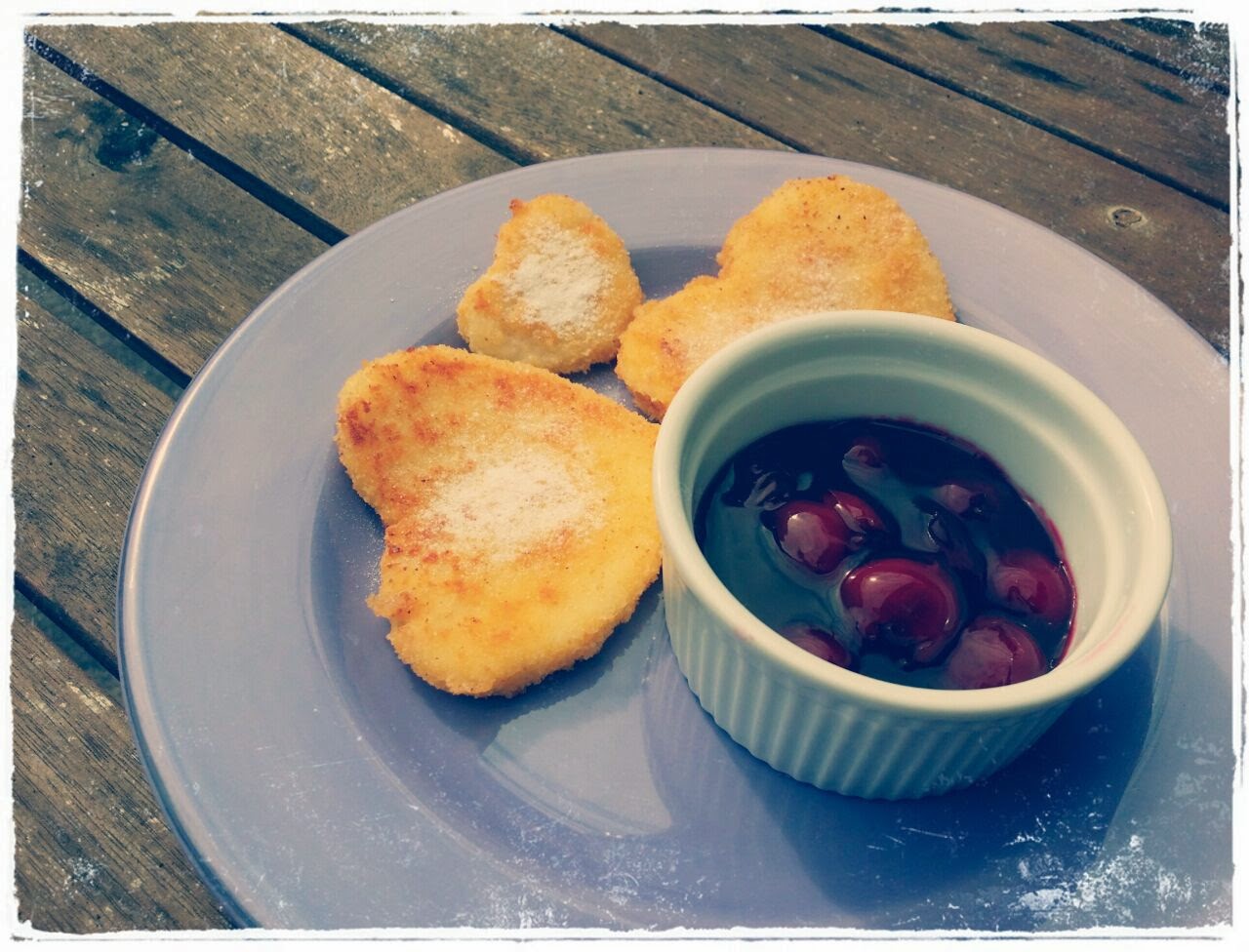 Kein Kuchen ist auch keine Lösung: Grießschnitten mit Kirschsauce Kein Kuchen ist auch keine Lösung: Grießschnitten mit Kirschsauce