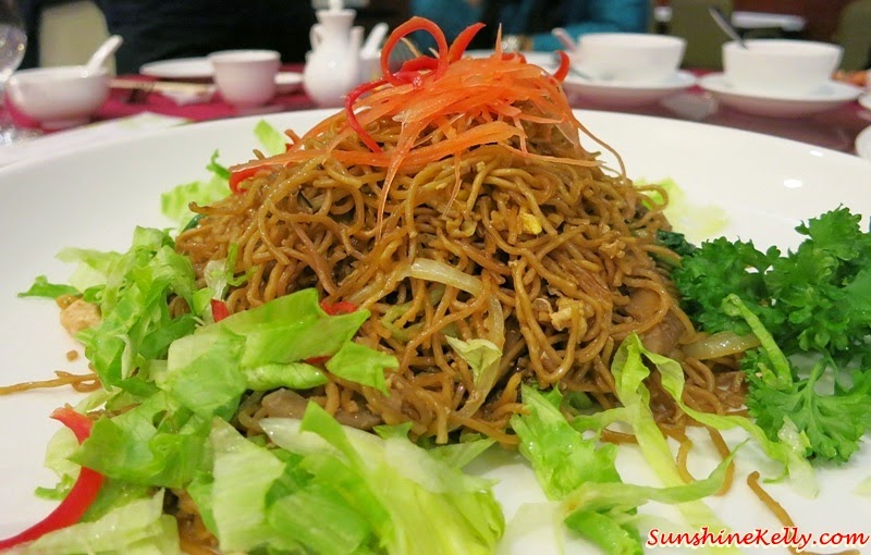 CNY 2015 Menu Review, Checkers Café, Dorsett Kuala Lumpur, Yee Sang, Salmon Pear Yee Sang, Fried Wanton Mee, Shitake Mushroom & Seafood