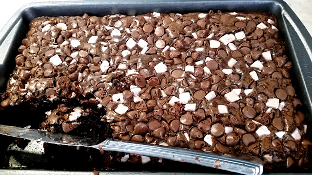 Eclectic Red Barn: Brownie mix covered in smores morsel mix