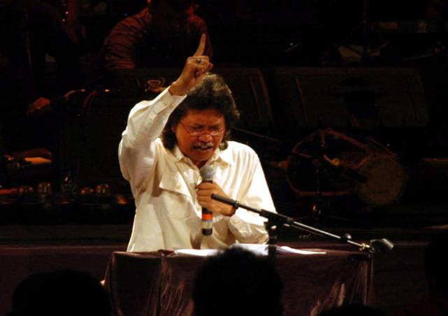 Aji Setiawan Bangkit Emha Ainun Nadjib