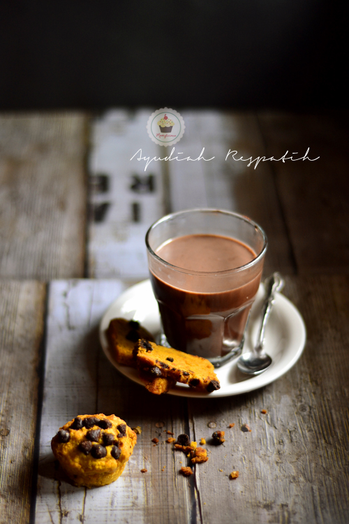 Hot Chocolate, Biscotti dan Motret Asap [lagi]