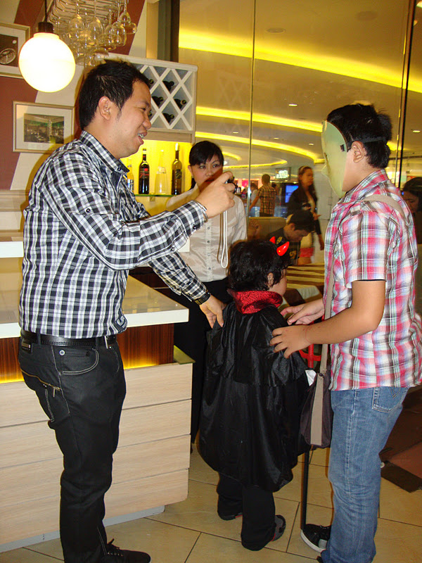 Sael�s World Halloween Events + Trick or Treat in the Philippines