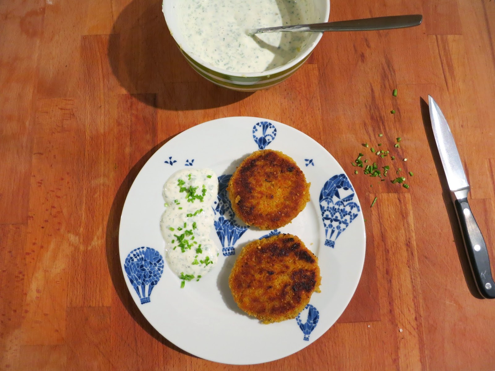 Isa probiert...: Hirse-Karotten-Laibchen mit Knoblauch-Joghurt-Sauce