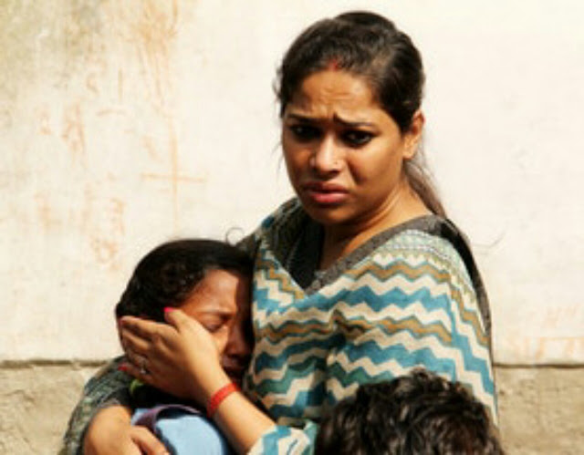 कर्ज से दबे युवक ने की आत्महत्या, बच्ची को गले लगा रो पड़ीं एसपी की पत्नी 1