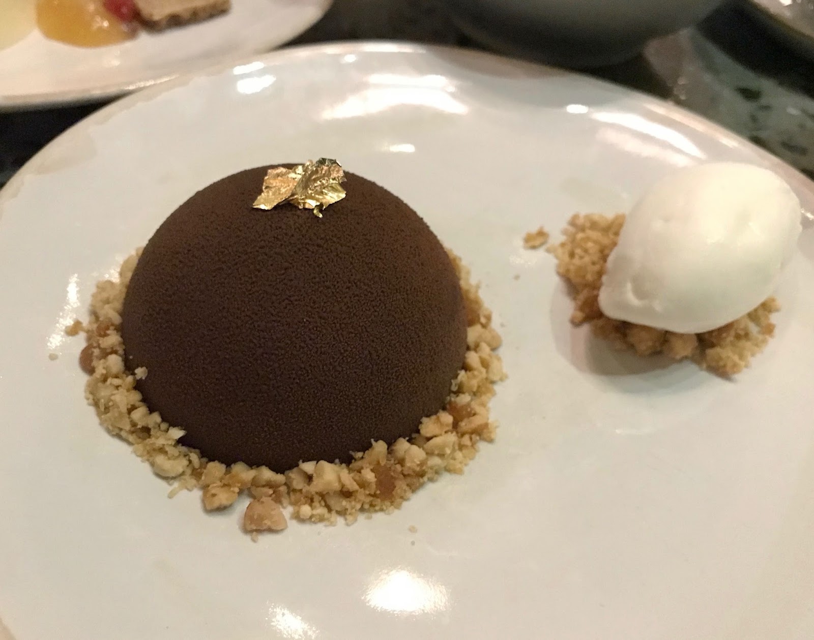 Barbecoa-Snickersphere-with-peanuts-and-salted-caramel