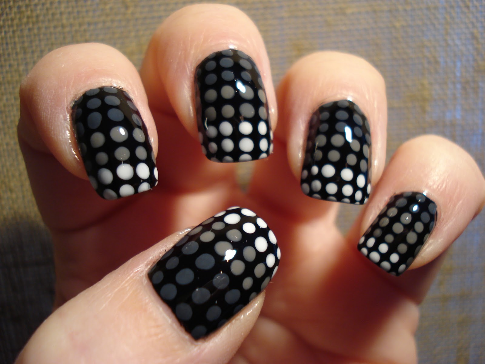 Little Miss Nailpolish: Dotted gradient - swatches