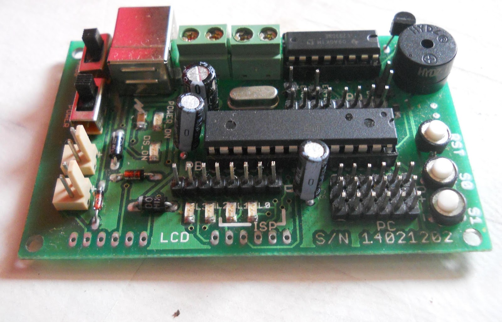 ROBO ZONE: ATmega8 based line follower robot