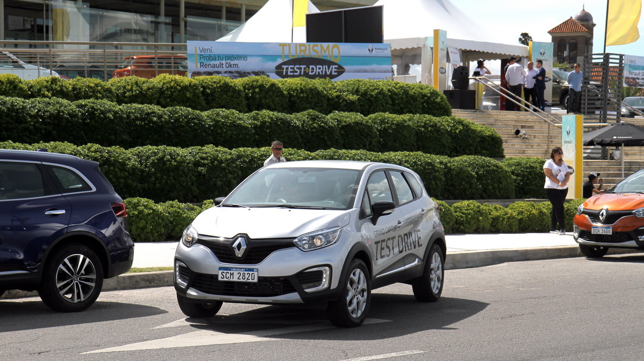 Renault Uruguay presentó sus últimos modelos en un nuevo test drive ...